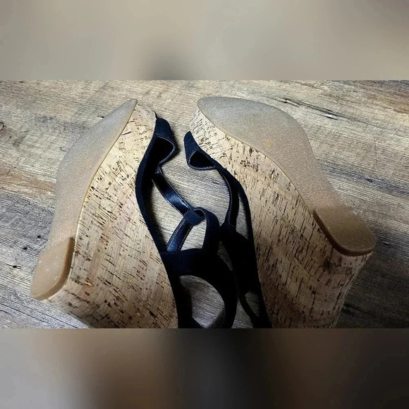 Michael by Michael Shannon T Strap Wedges - NWOT- Size 10 - Picture 6 of 7